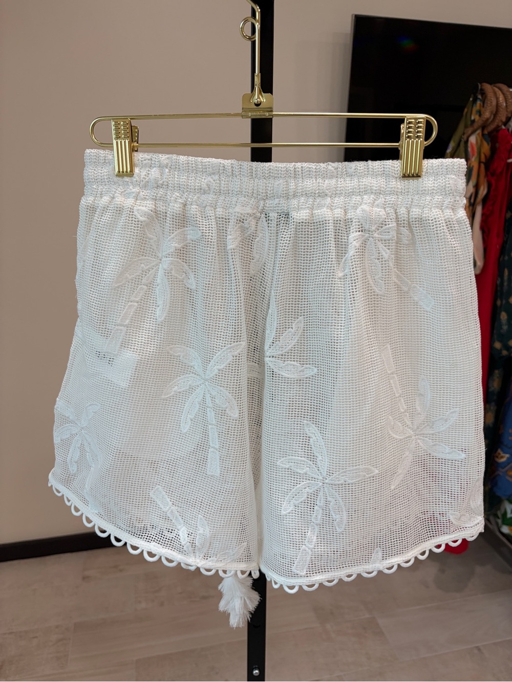 Farm Rio: WHITE PALM TREES SHORTS
OFF - WHITE - Picture 10 of 13